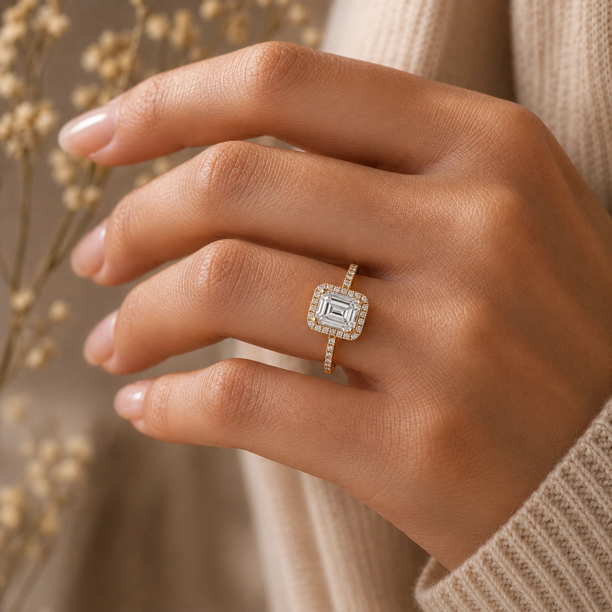 Smaragd geslepen halo verlovingsring · 2.0 ct.