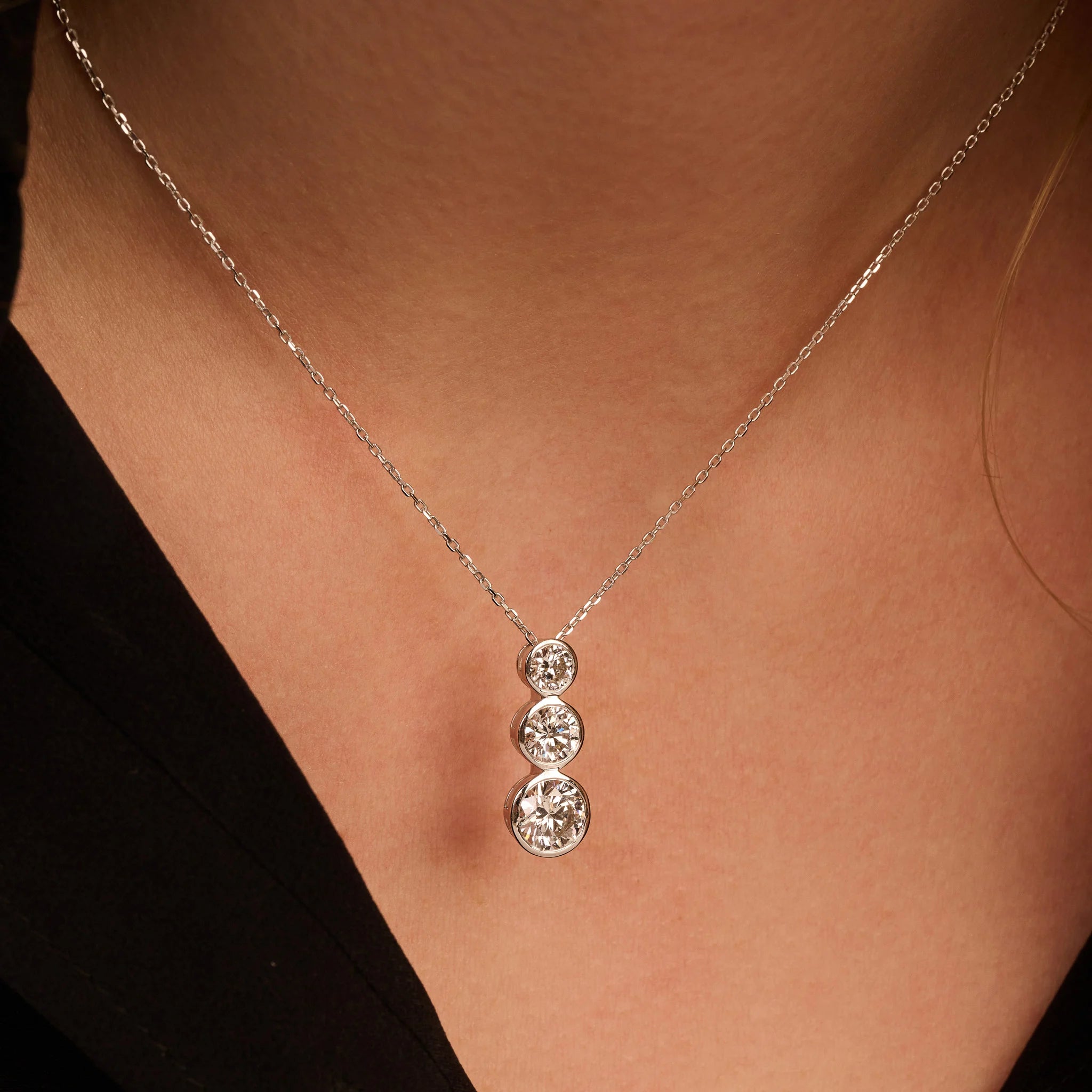Bezel trio collier · 2.0 ct.