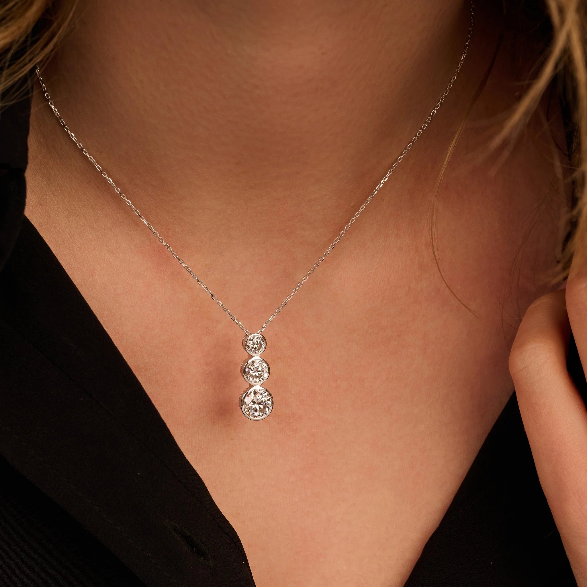 Bezel trio collier · 2.0 ct.
