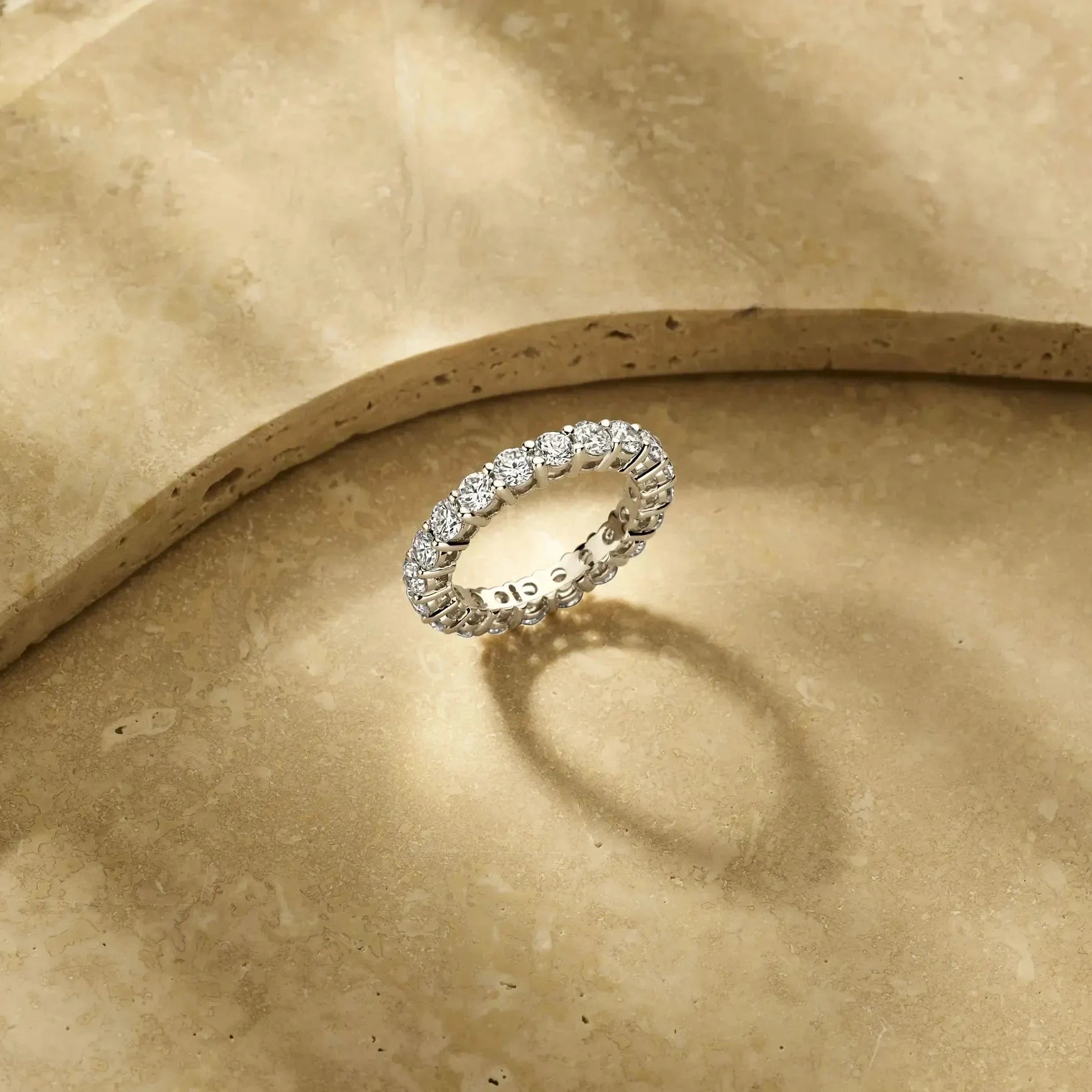 Diamanten eternity ring · 2.8 ct.