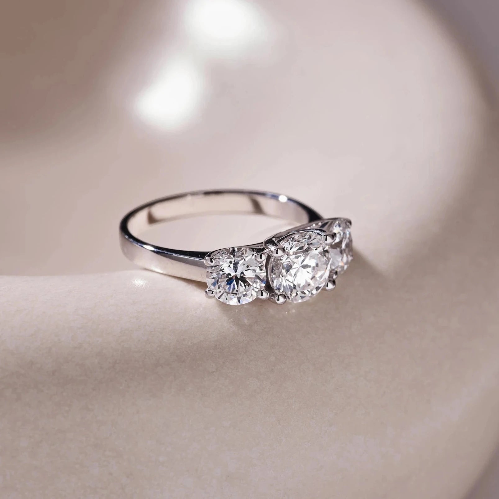 Ronde trilogie verlovingsring · 2.5 ct.