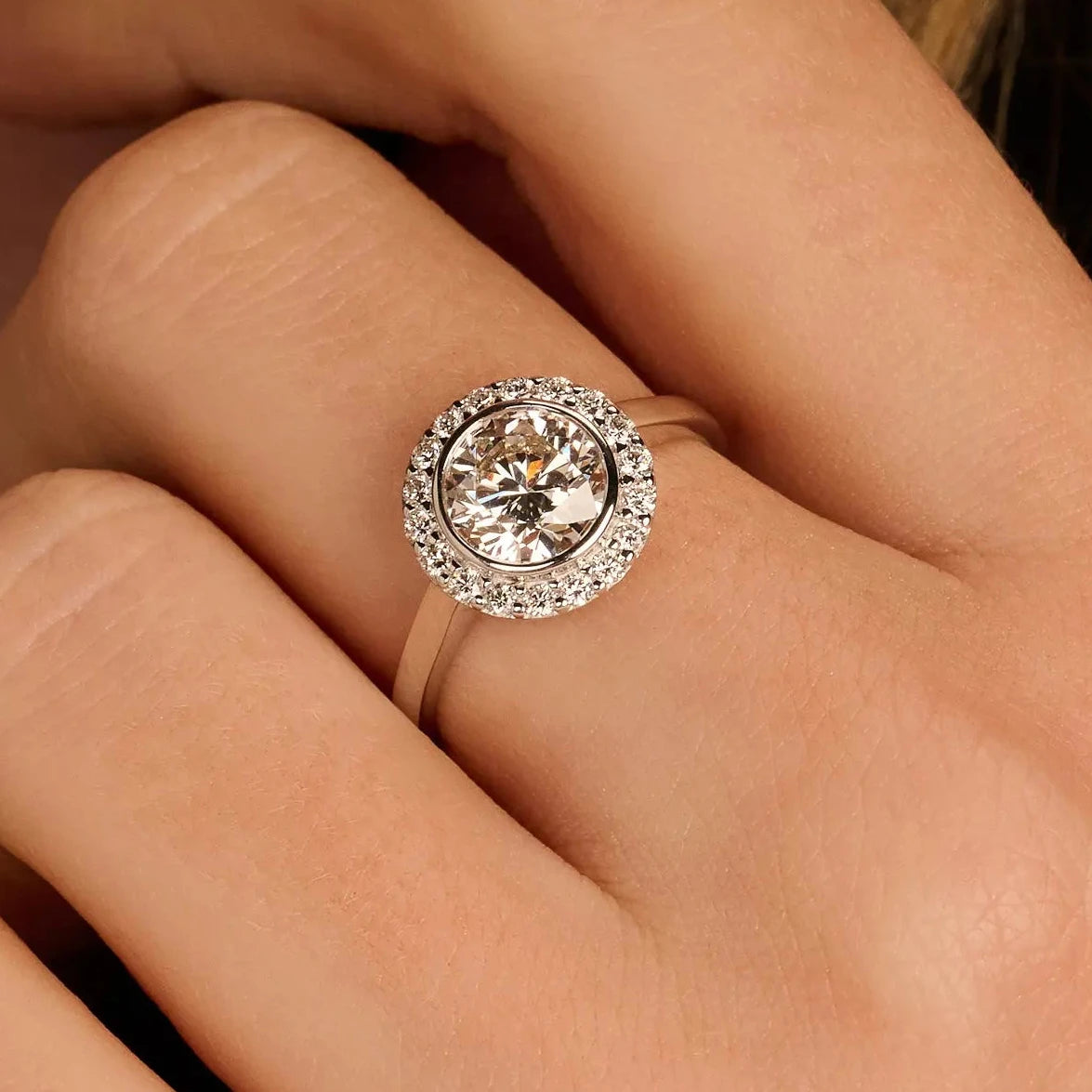 Ronde halo verlovingsring · 1.5 ct.