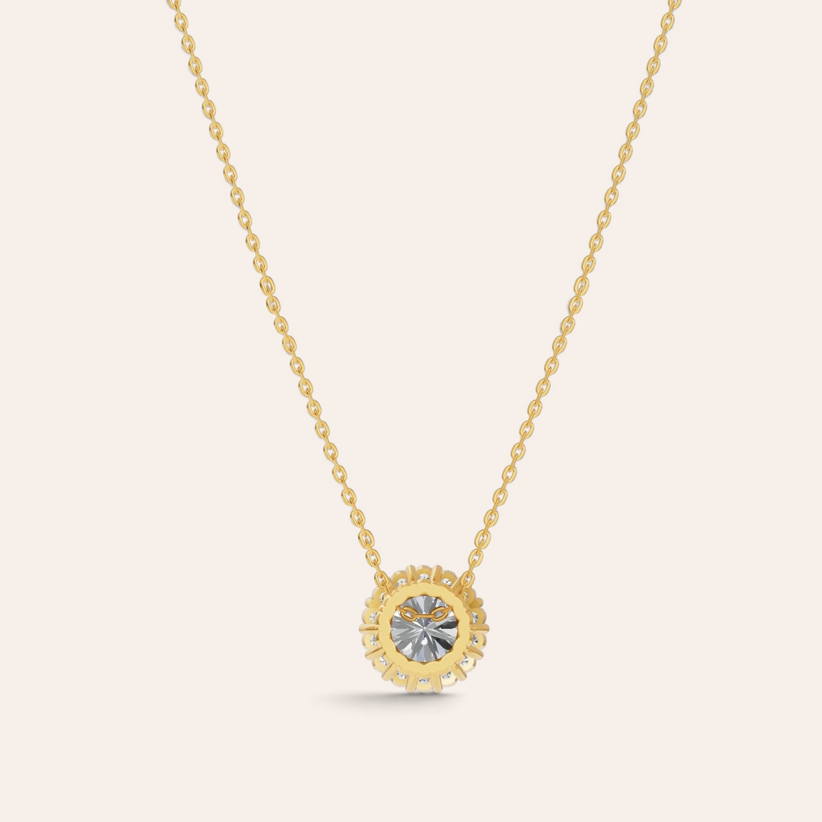 Louèn Diamonds halo collier van 14k geelgoud met een ronde centrale diamant en een halo van kleinere diamanten.
