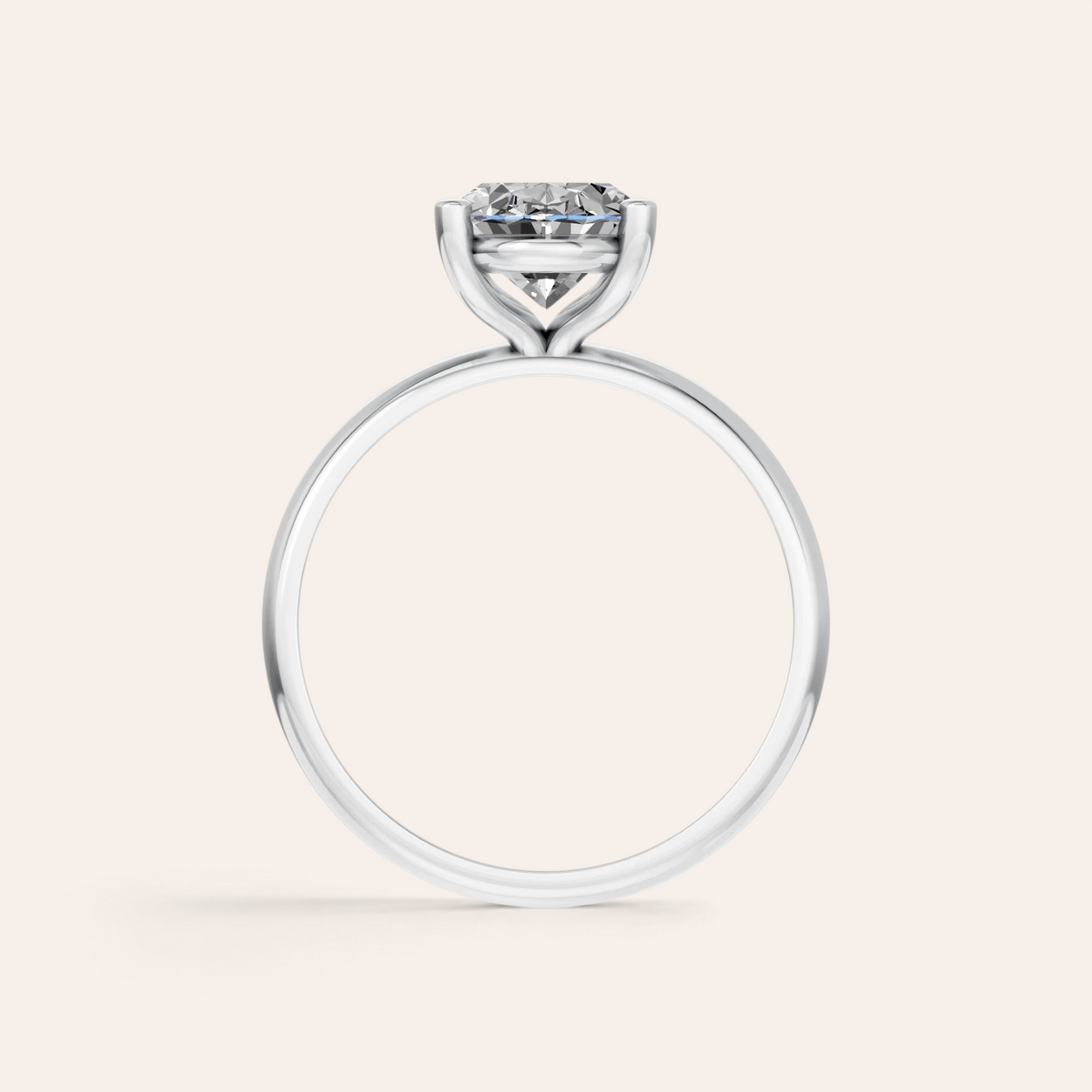 Louèn Diamonds solitaire verlovingsring met 2.0 ct ovale lab grown diamant in 14k witgoud, zijaanzicht.