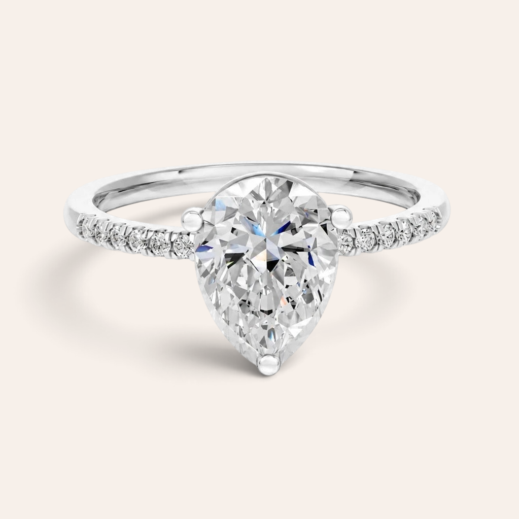 Louèn Diamonds 14k witgouden verlovingsring met peervormige lab grown diamant en pavé gezette band.