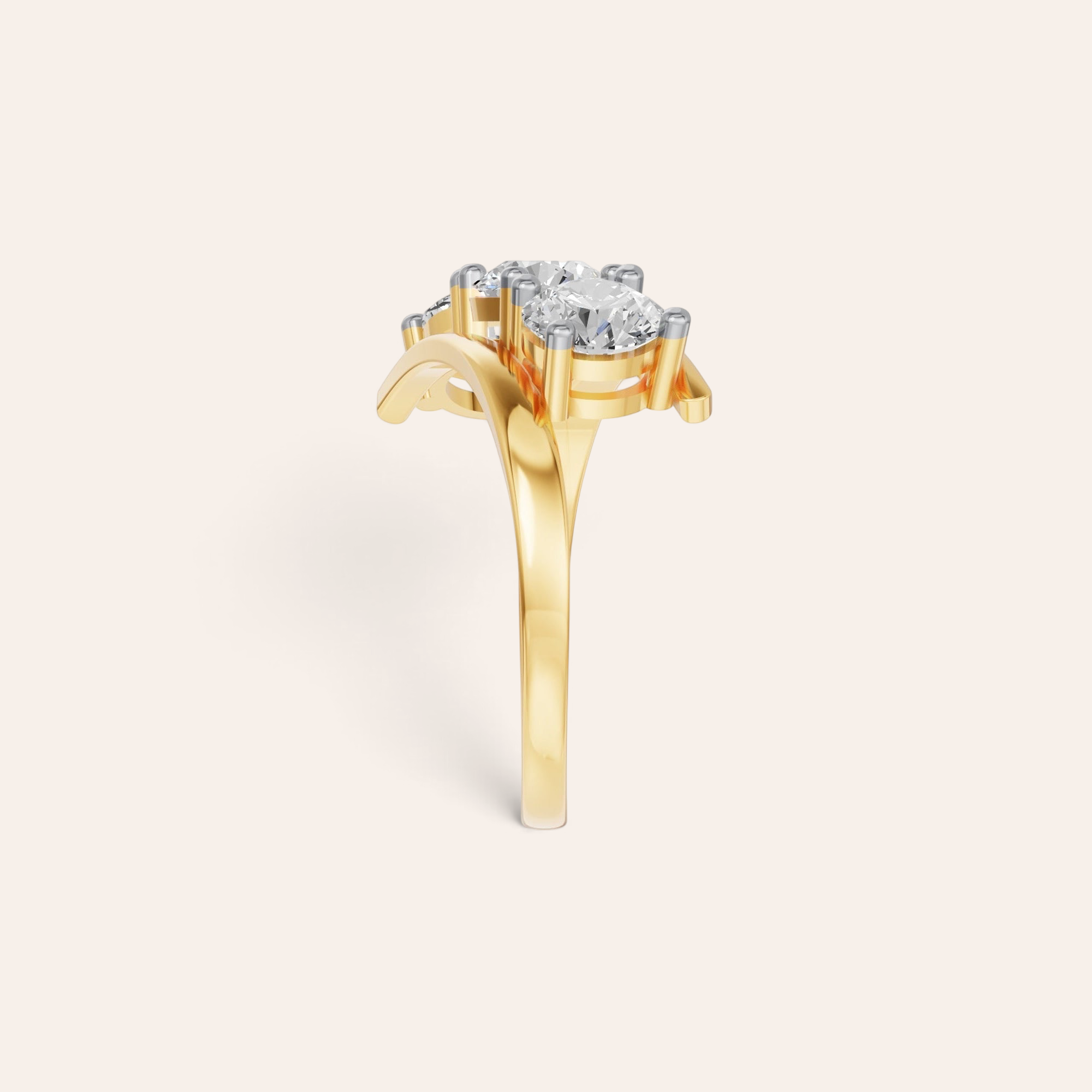 Louèn Diamonds ronde trilogie verlovingsring van 14k geelgoud met drie schitterende diamanten, zijaanzicht.