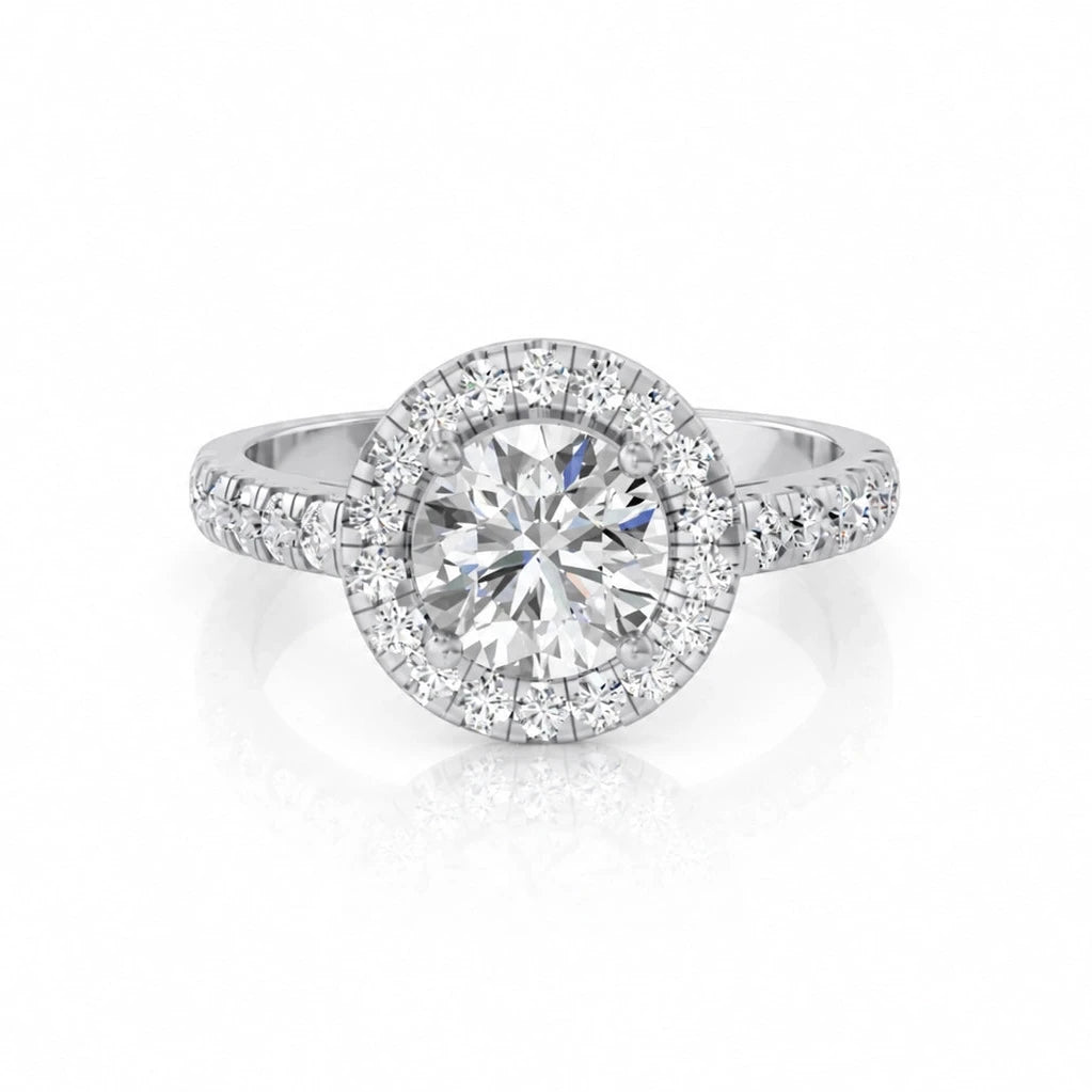 Ronde halo verlovingsring met pavé band · 1.5 ct.