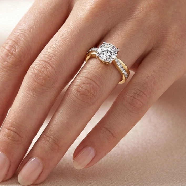 Ronde solitaire verlovingsring met pavé band · 2.0 ct.