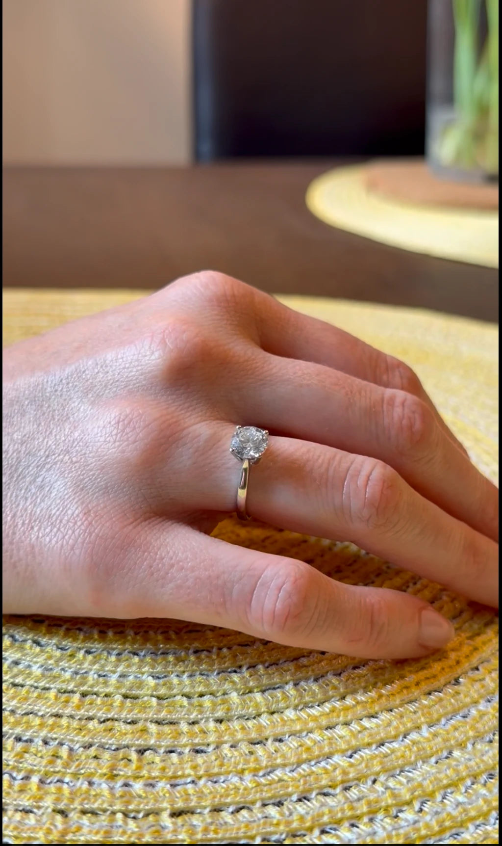 Klantfoto van Nick: solitaire ring aan de hand