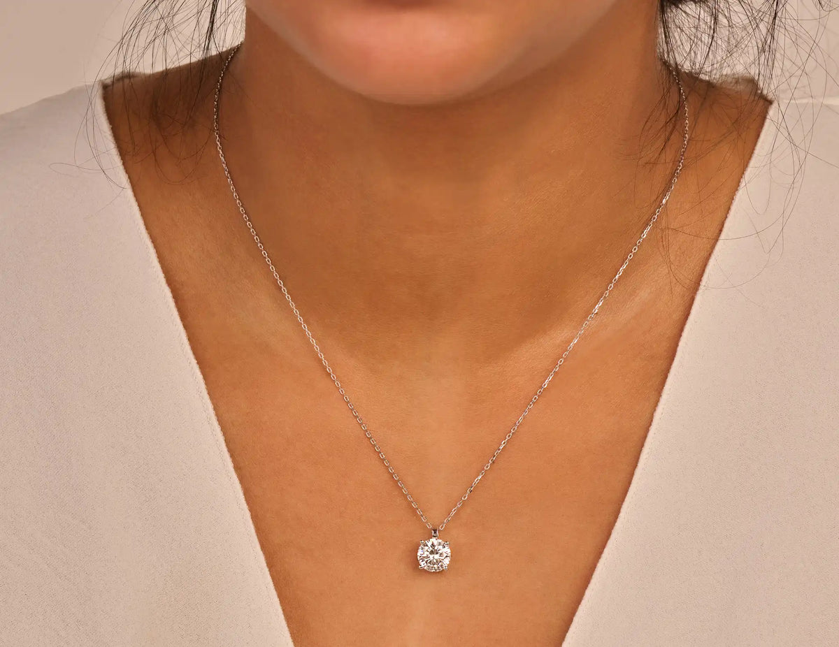 Louen Diamonds ketting solitaire met 14k witgoud en 2.0ct diamant lab grown super closeup gestyled