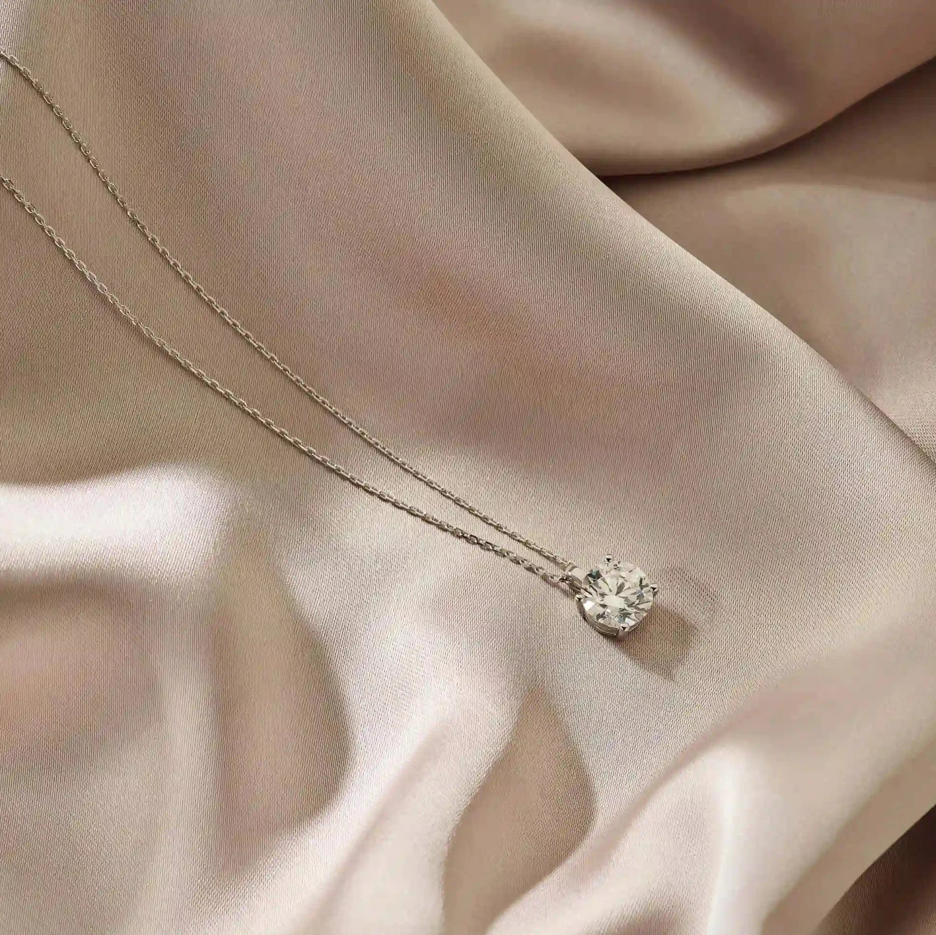 Solitaire collier · 2.5 ct.