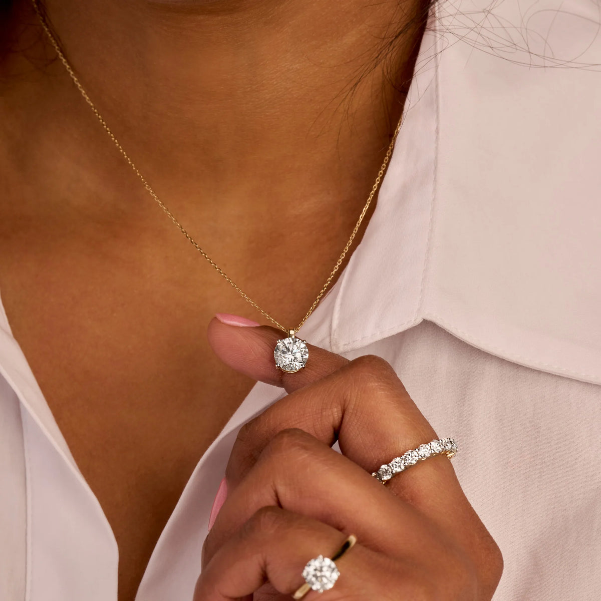 Louen Diamonds ketting solitair met eternity ring geelgoud 14k en 2.5ct diamant op model gestyled