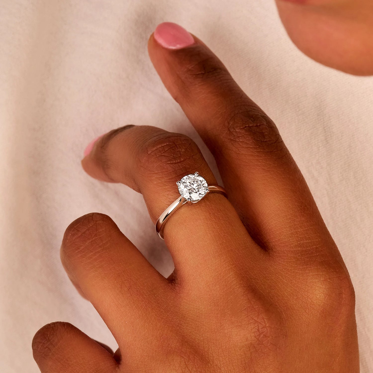 Solitaire Ring · 1.5 ct · 14k Witgoud