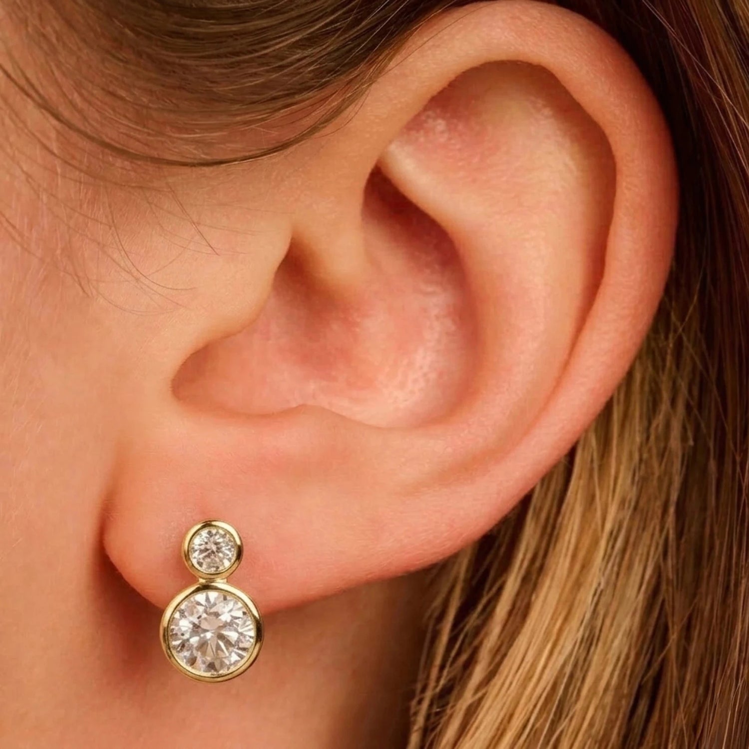 Bezel duo oorbellen · 2.3 ct.