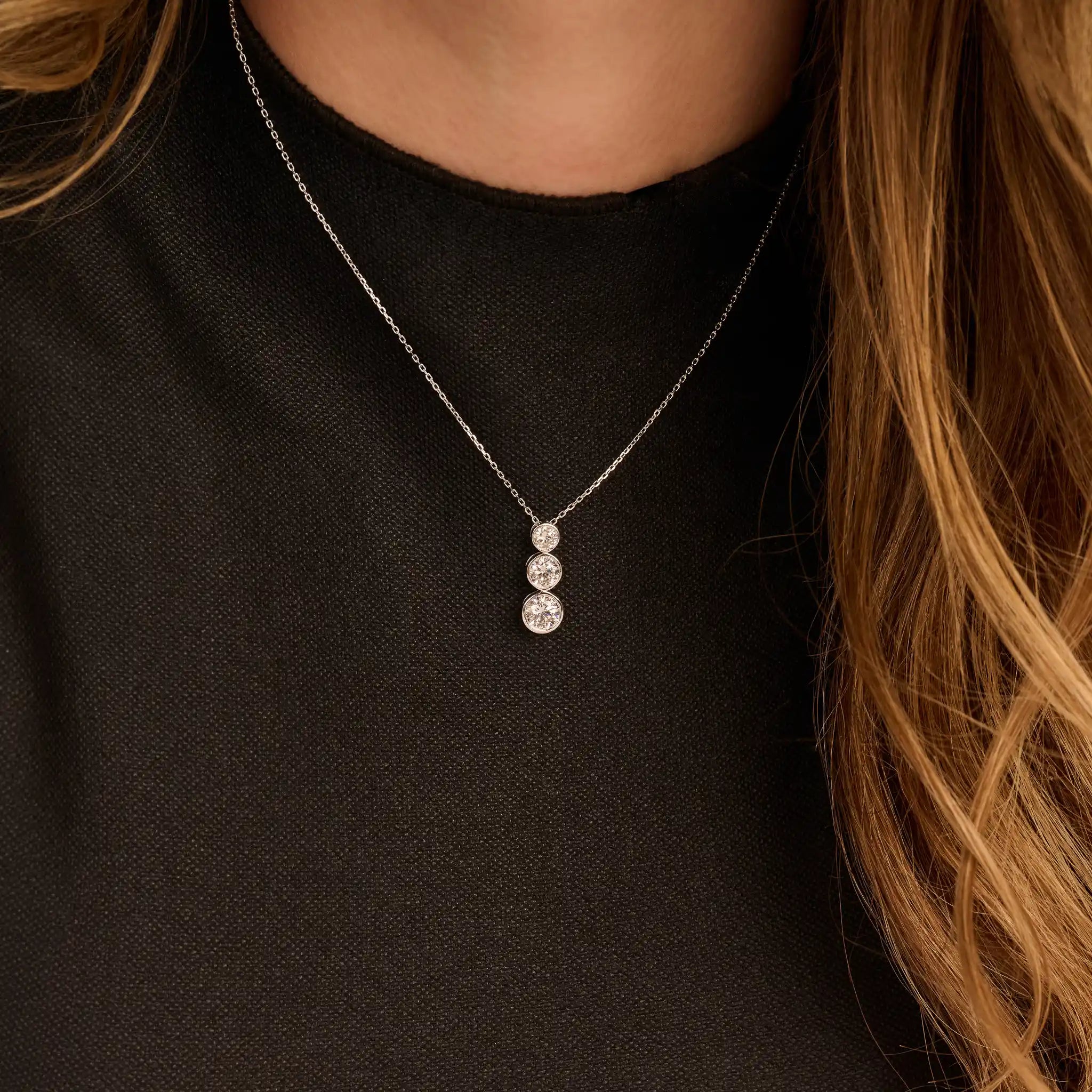 Bezel trio collier · 2.5 ct.