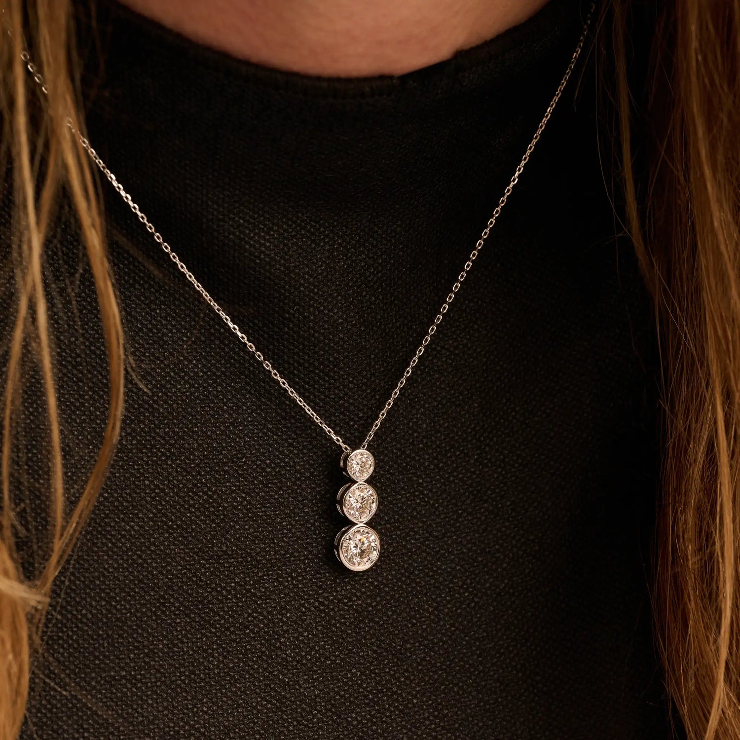 Bezel trio collier · 2.5 ct.