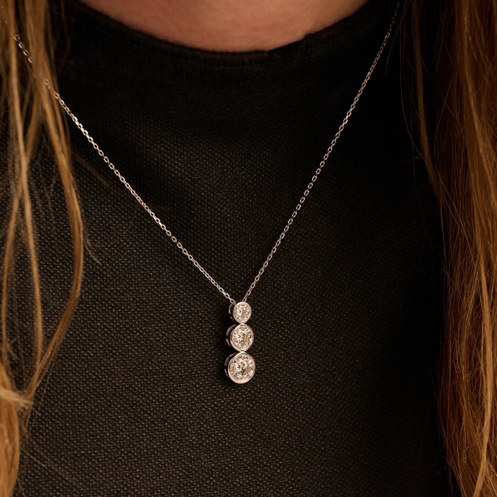 Bezel trio collier · 2.5 ct.