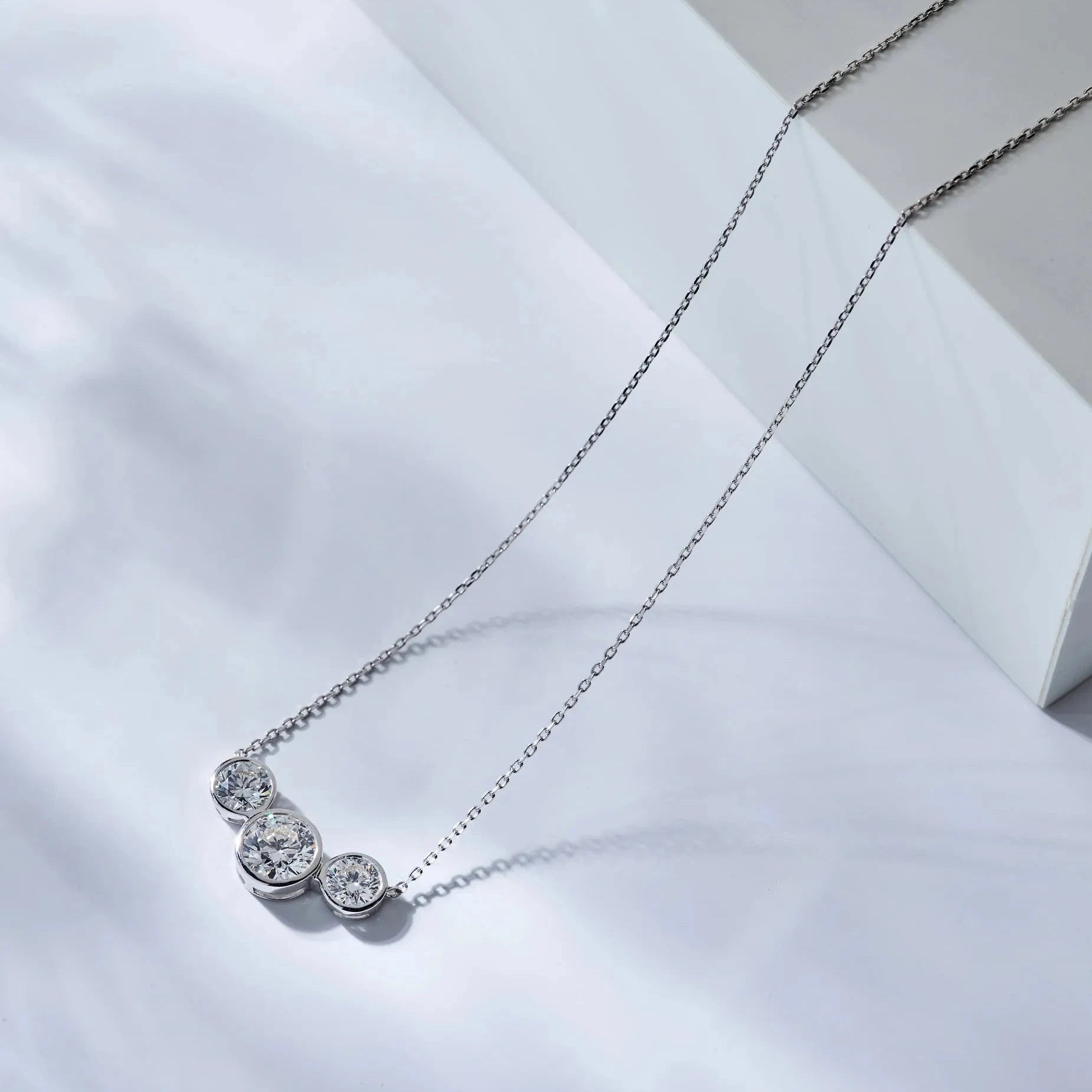 Louèn Diamonds 14k witgouden collier met 3 lab grown diamanten 2.5ct totaal sfeerbeeld