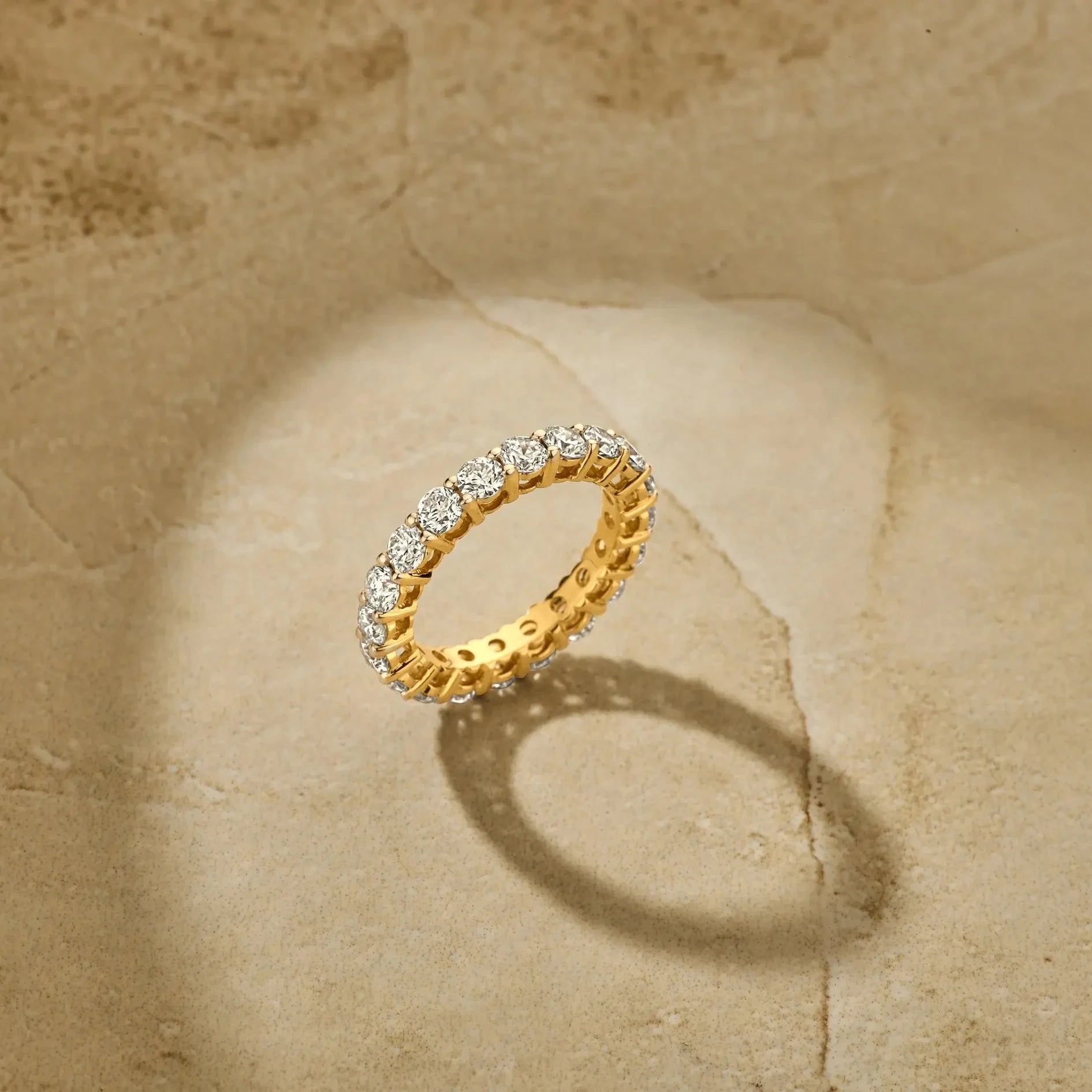 Diamanten eternity ring · 2.8 ct.