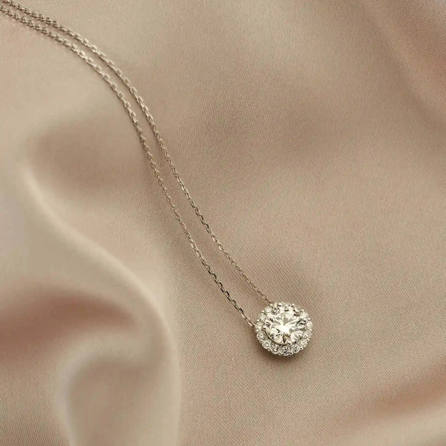 Halo collier · Rond · 1.8 ct.