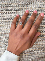 Louèn Diamonds 14k witgouden solitaire ring met 1 lab grown diamant van 2.0 ct. mode hand van model