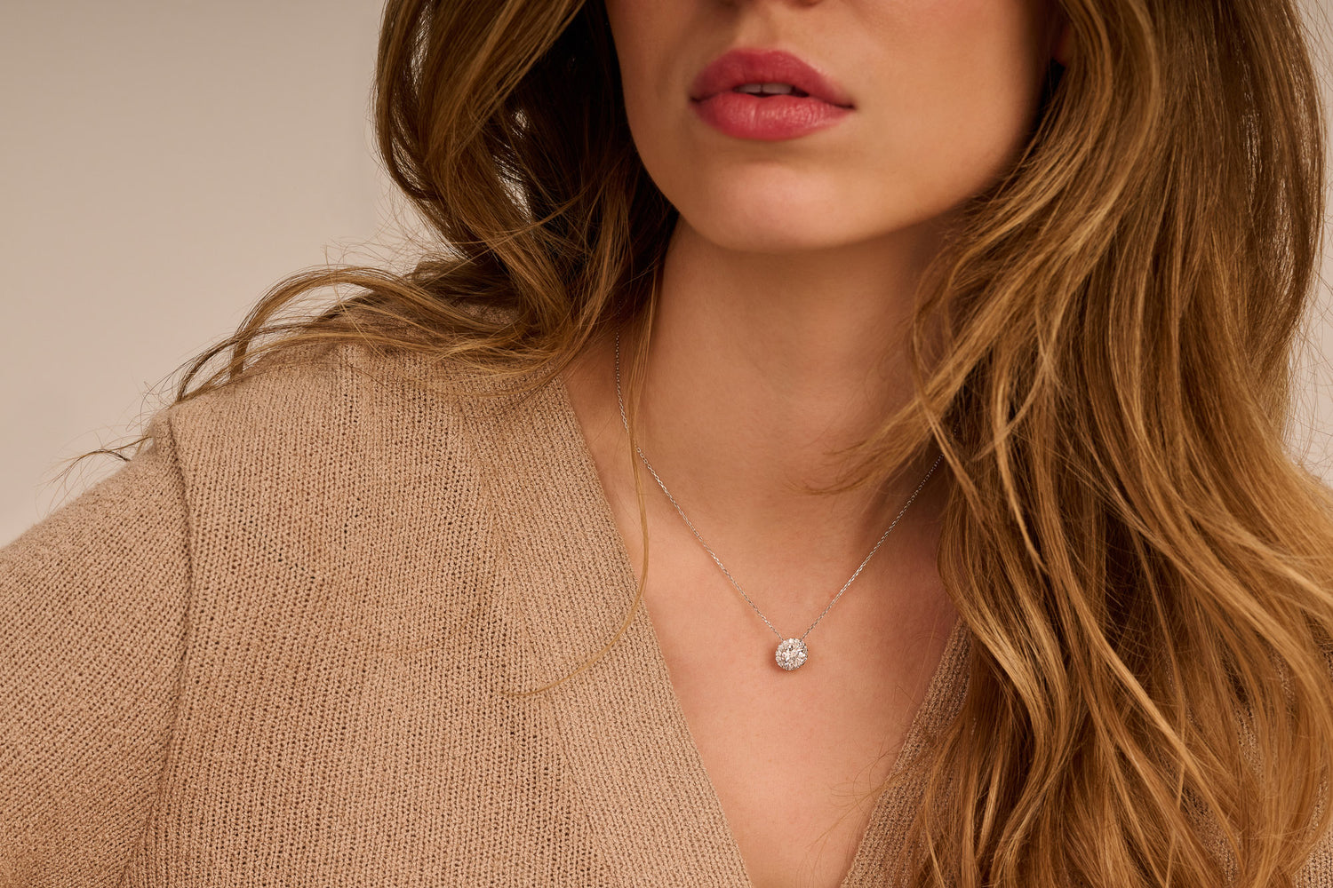 Halo collier · Rond · 1.8 ct · 14k Witgoud