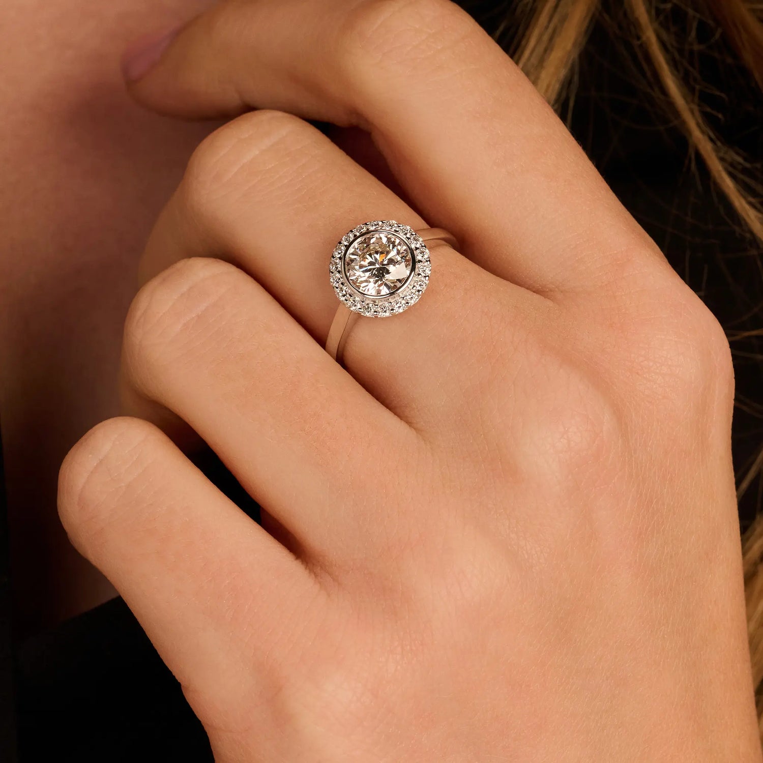 Ronde halo verlovingsring · 1.5 ct.