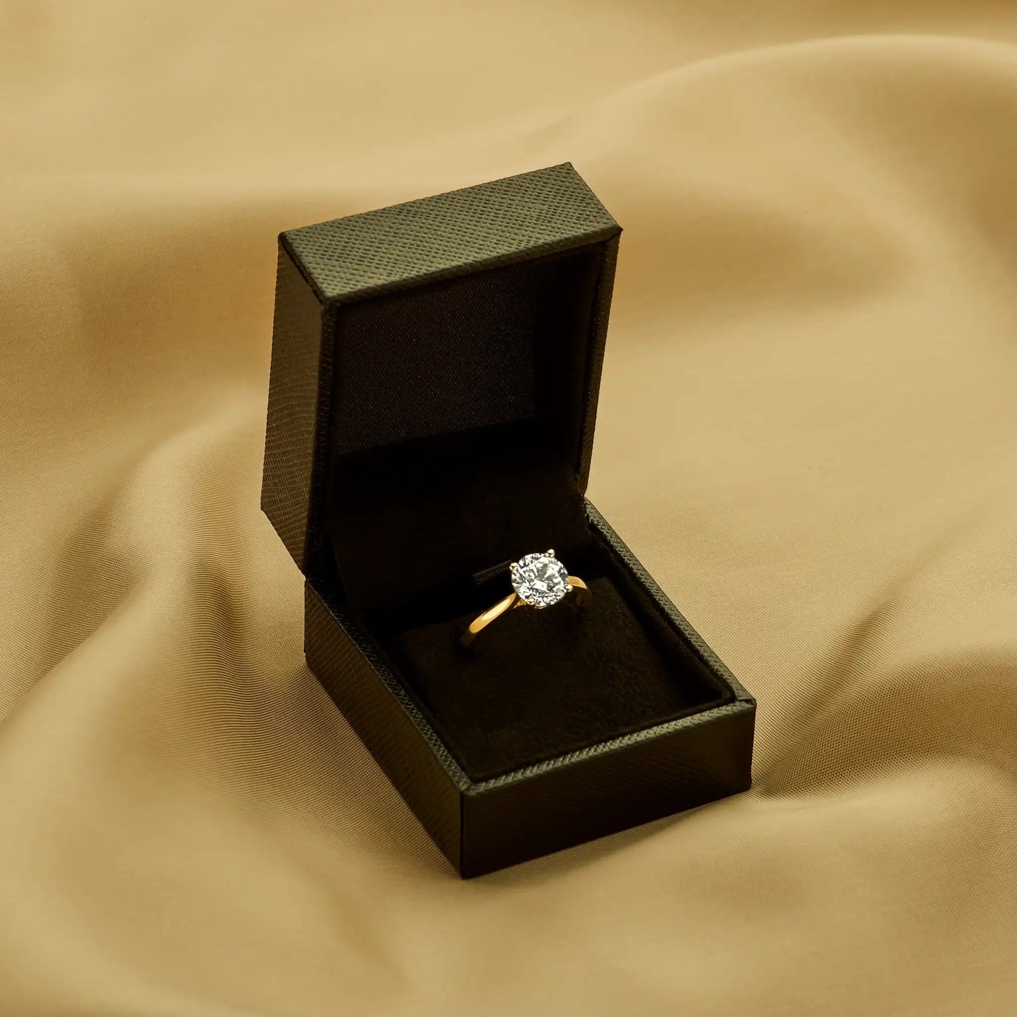 Ronde trilogie verlovingsring · 2.0 ct.