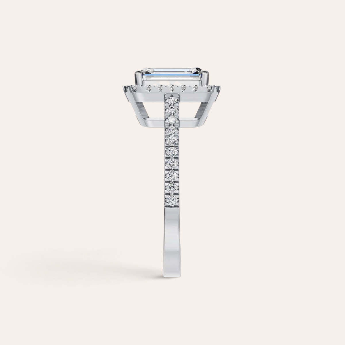 Louèn Diamonds 14k witgouden halo verlovingsring met 2.0 ct smaragd geslepen lab grown diamant, zijaanzicht.
