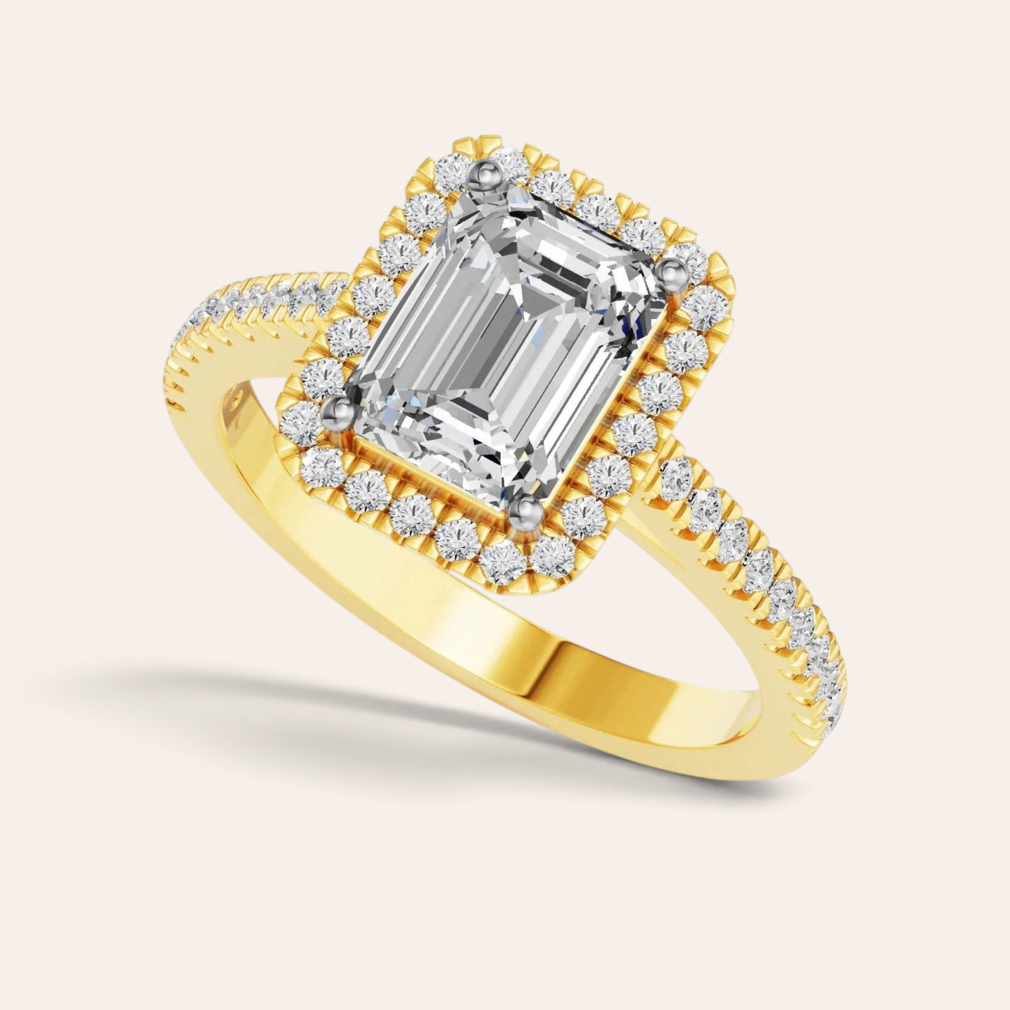 Louèn Diamonds verlovingsring met 2.0 ct smaragd geslepen lab grown diamant en halo in 14k geelgoud.