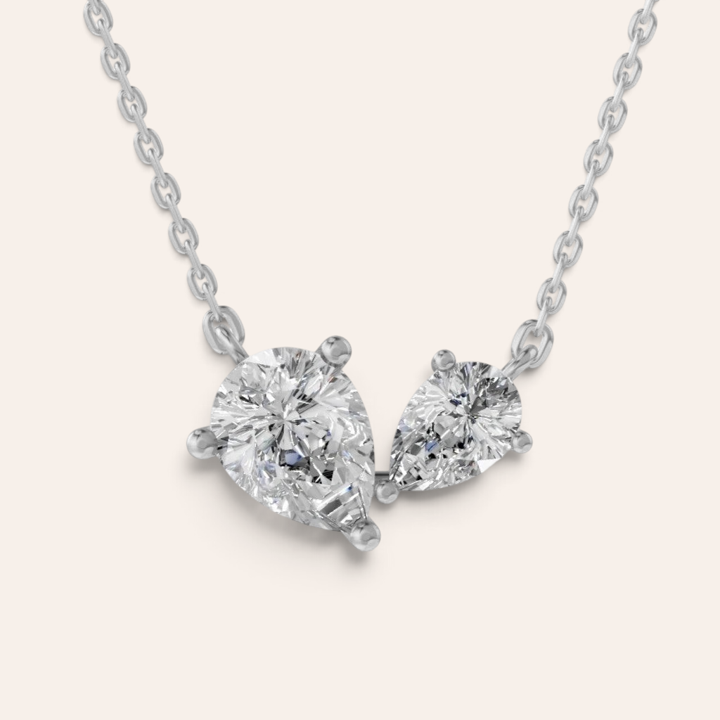 Louèn Diamonds Toi et Moi collier in 14k witgoud met twee peervormige lab-grown diamanten van 1.1 ct totaal.