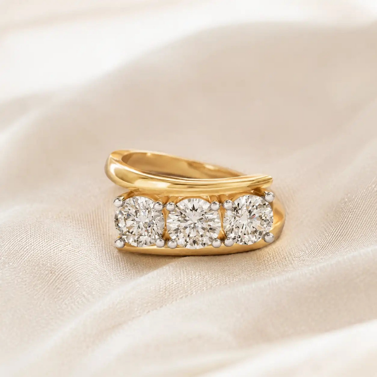 Louèn Diamonds trilogie verlovingsring met drie ronde diamanten in 14k geelgoud