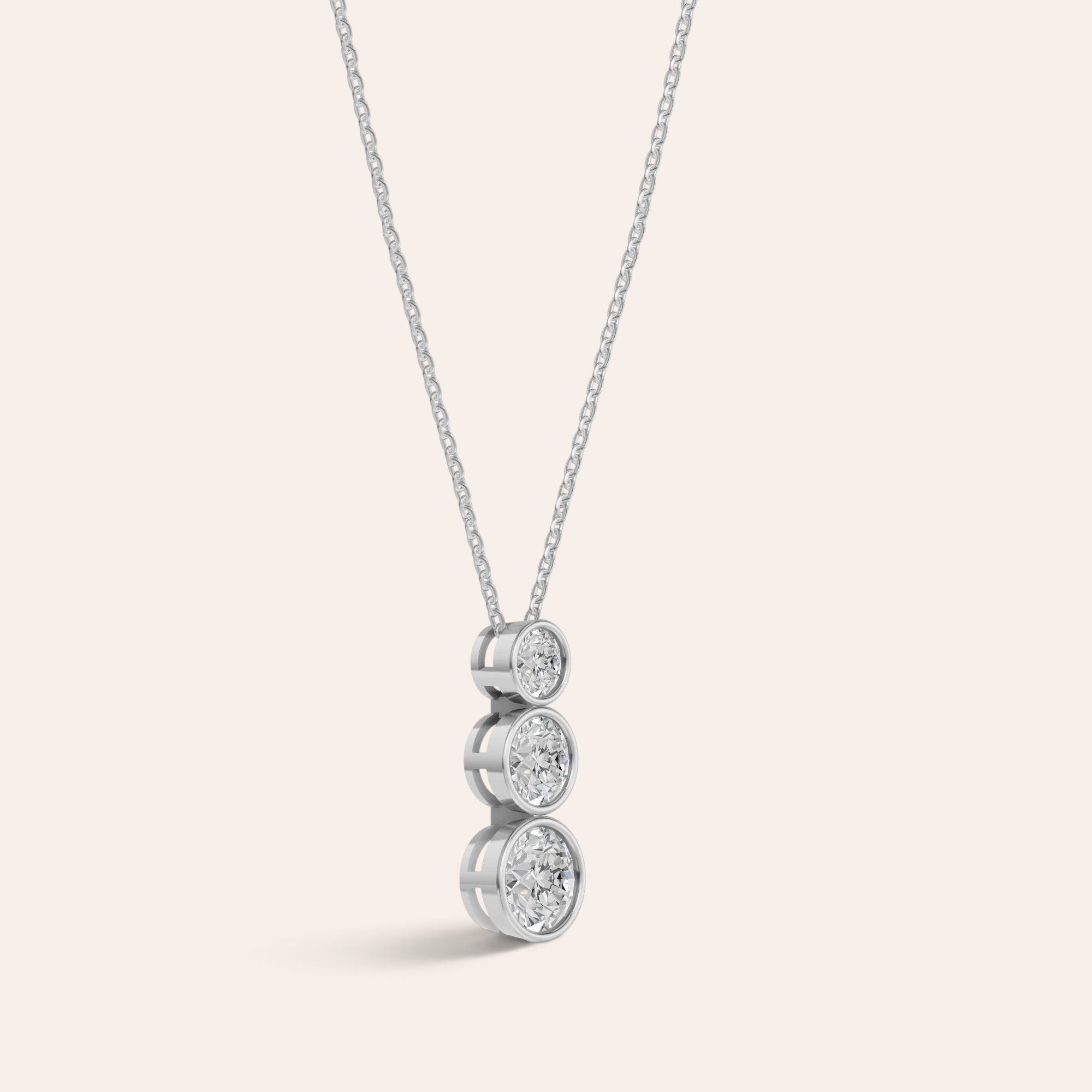 Louèn Diamonds bezel trio collier van 14k witgoud met drie lab-grown diamanten van 2.0 ct in een moderne zetting.